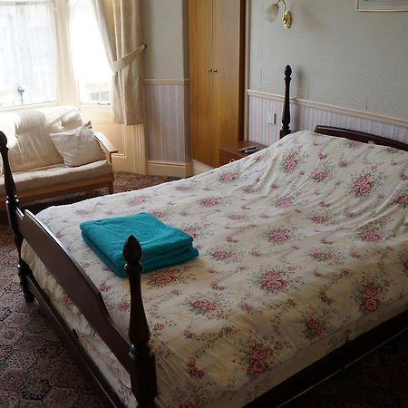 The Captain Guesthouse Скарборо Экстерьер фото